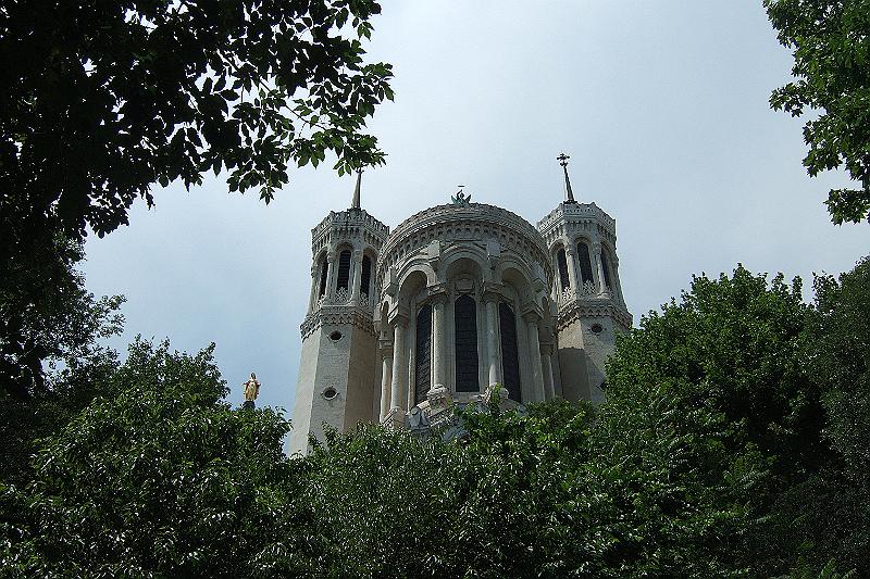 2010-06- (331).JPG - Natürlich dürfen wir den Blick nach oben nicht vergessen: Unser Ziel ist die Basilika